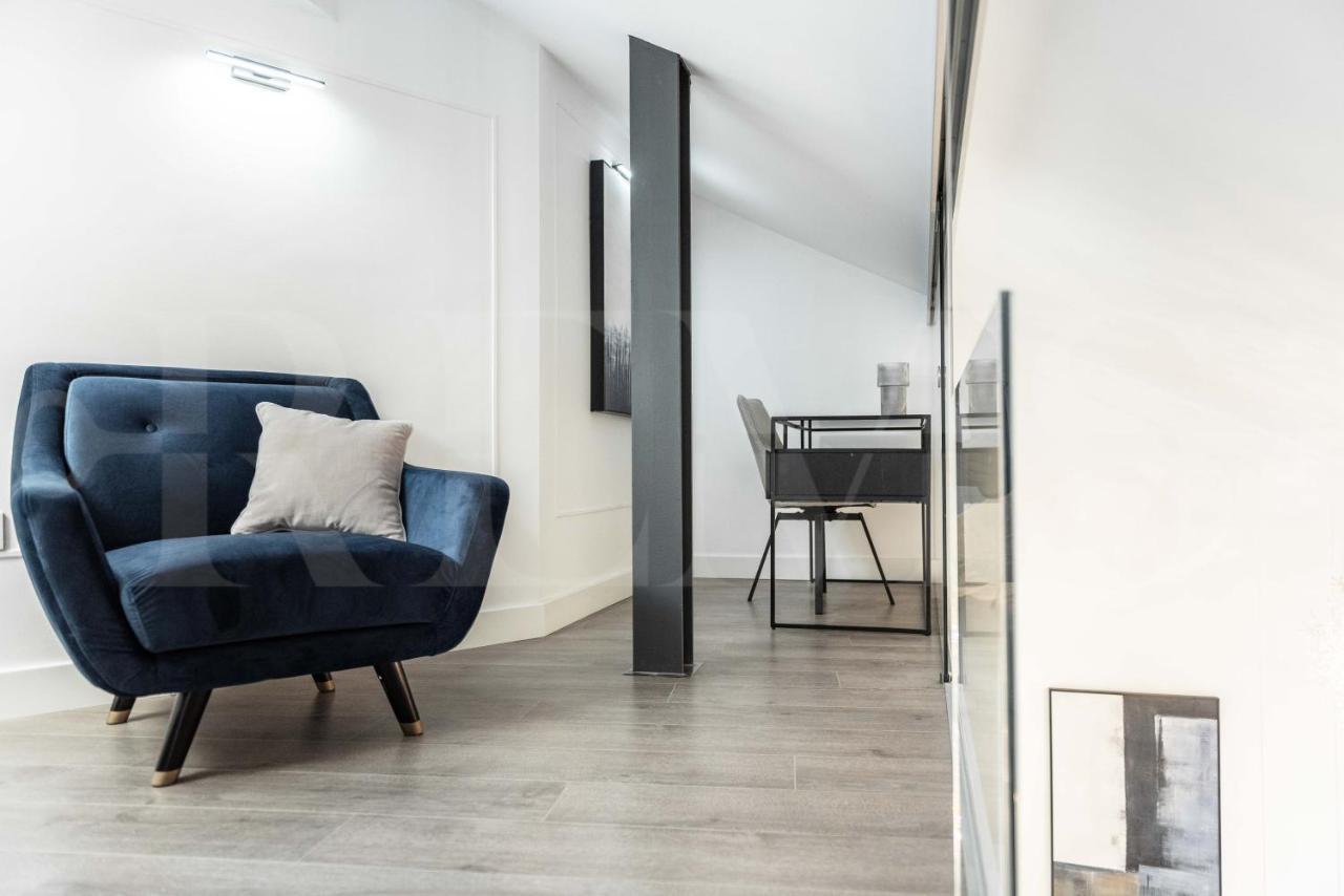 Contemporary Luxe Duplex In The Heart Of By Rems Apartamento *