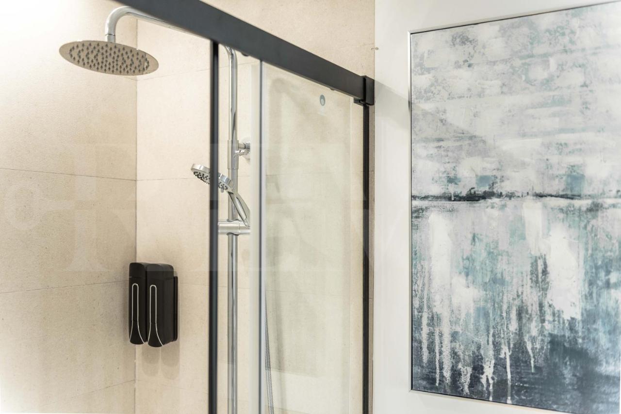 Apartamento Contemporary Luxe Duplex In The Heart Of By Rems *